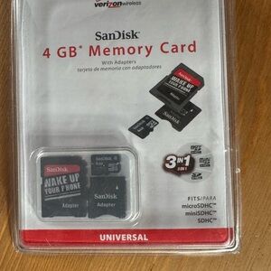 Sandusky 4GB Memory Card with Adapters - Black